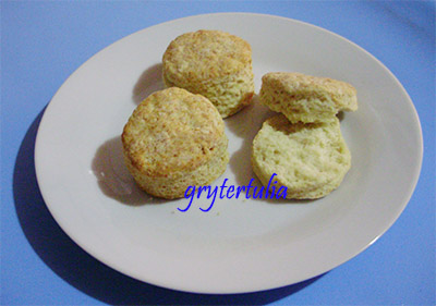Scones de queso sin grasa agregada